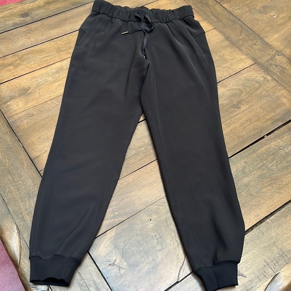 Lululemon On The Fly Black Woven Joggers - Picture 5 of 9